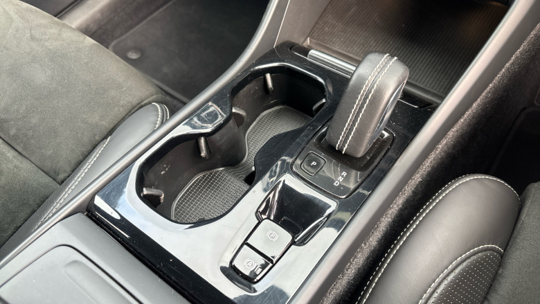 Volvo Xc40 2.0 T4 R DESIGN 5dr AWD Geartronic Petrol Estate